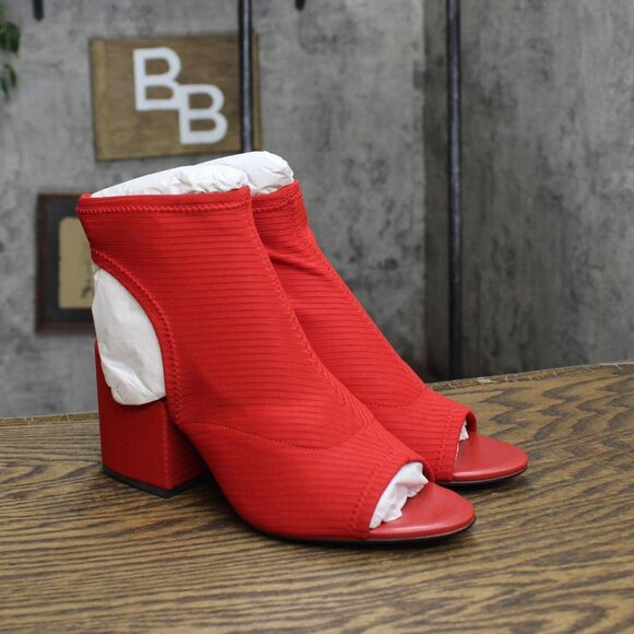 NWT Katy Perry Womens Vintage Fabric Block Heels 1673d5573cc929 Red 6.5M - Picture 1 of 7